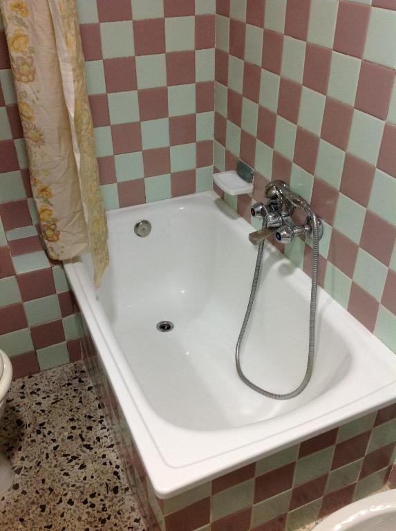 Hostel Alhambra Girona Luaran gambar